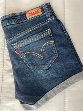 Levis Midi Shorts - Dark Wash